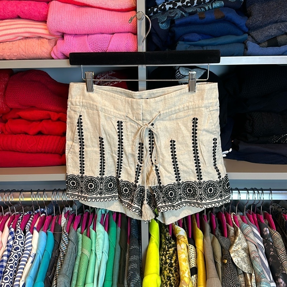 Loft khaki with black embroidery 3” shorts size 00